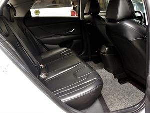 HYUNDAI Avante - Vista 12