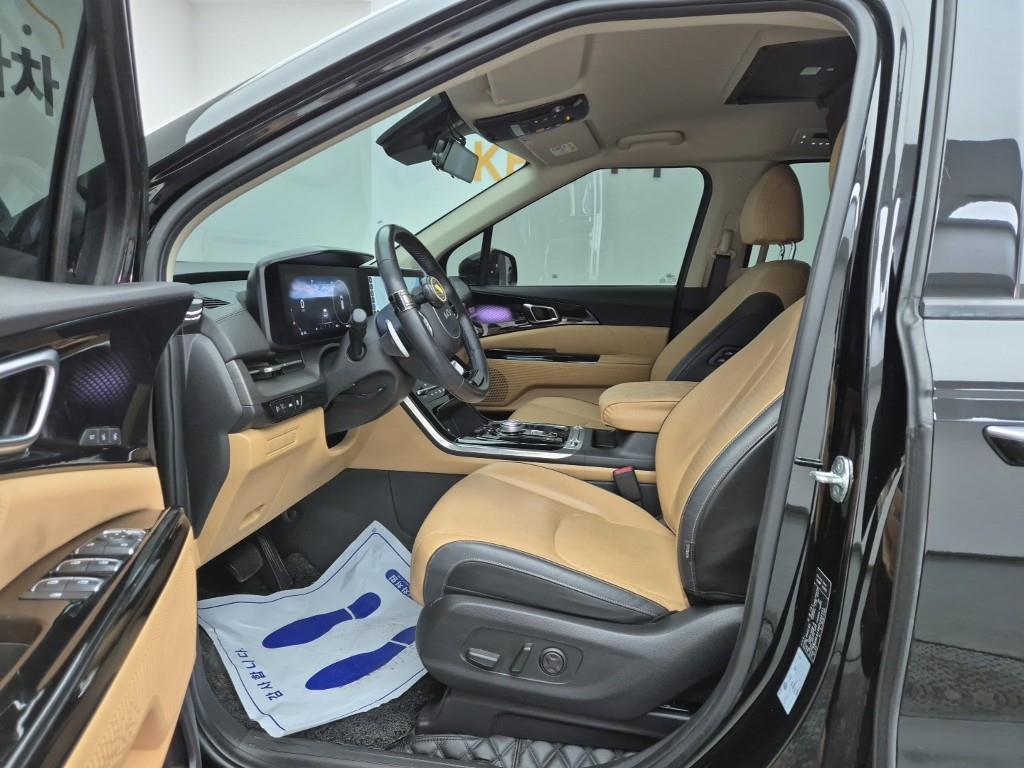 KIA Carnival - Vista 11