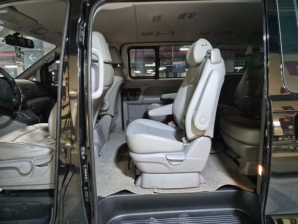 HYUNDAI Starex - Vista 7