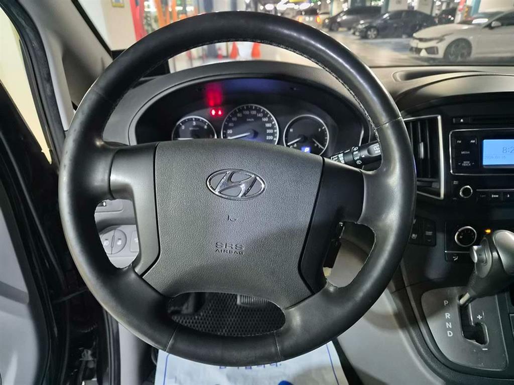 HYUNDAI Starex - Vista 10