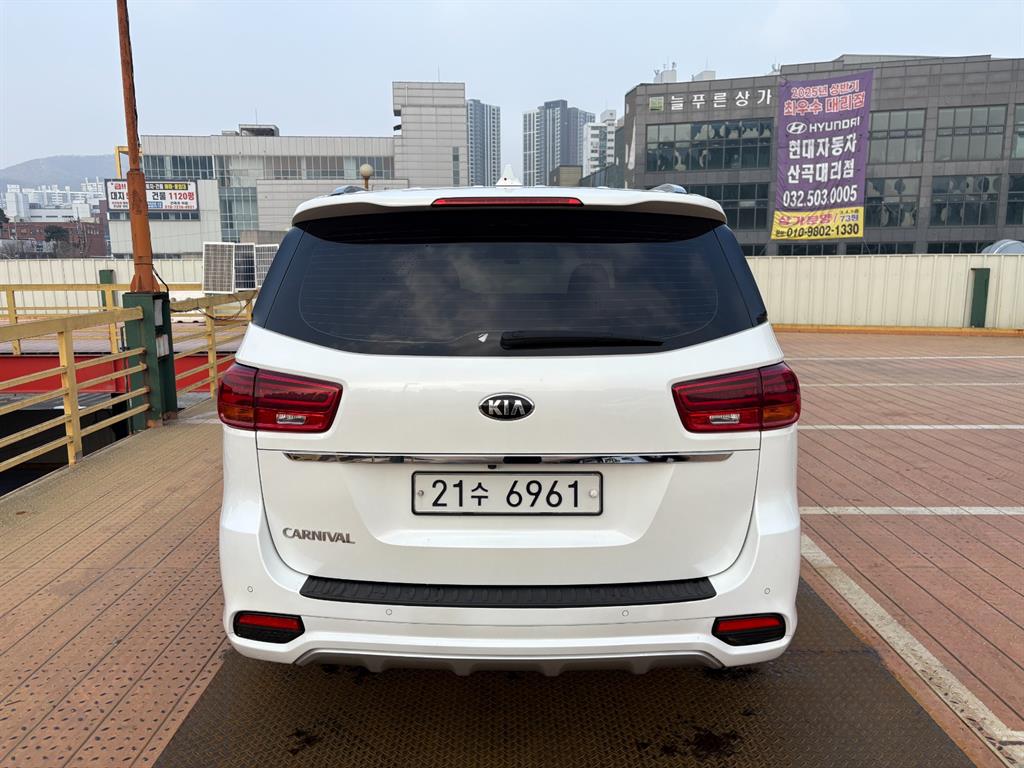 KIA Carnival - Vista 4