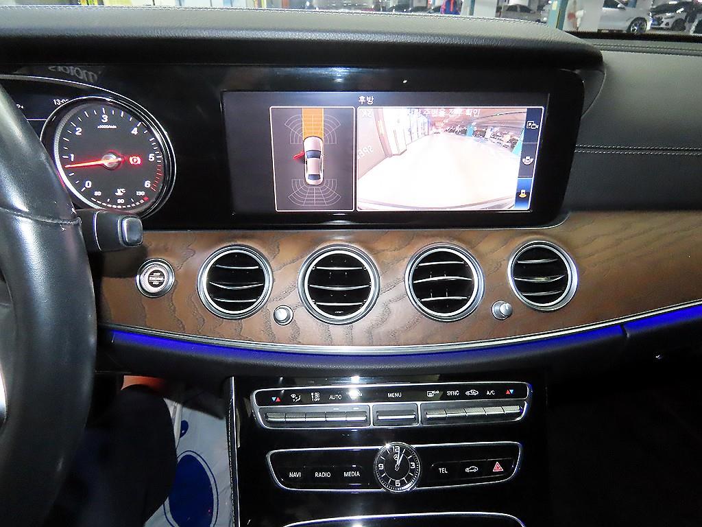 Mercedes Benz E class - Vista 11