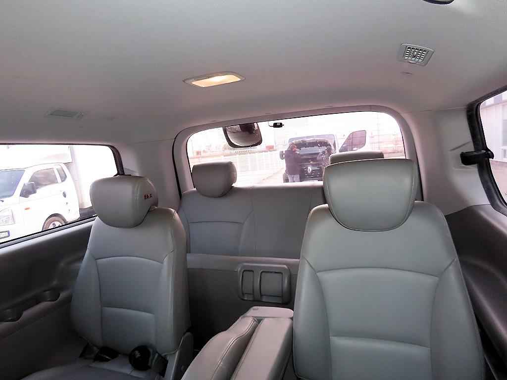 HYUNDAI Starex - Vista 7