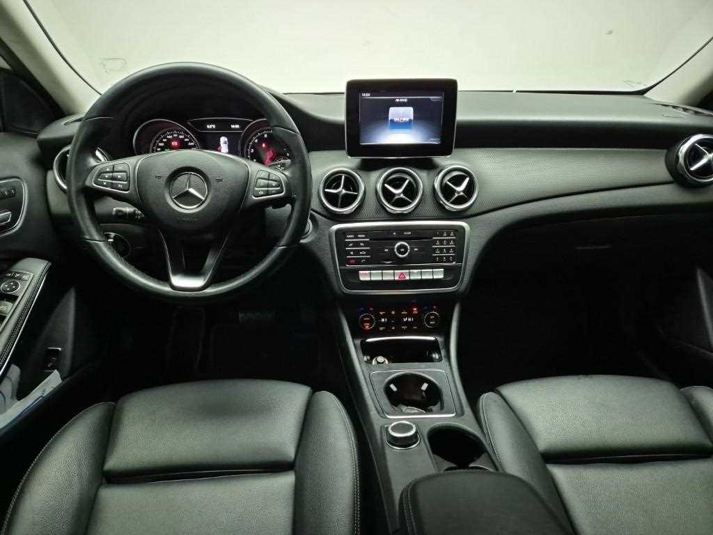 Mercedes Benz GLA Class - Vista 7