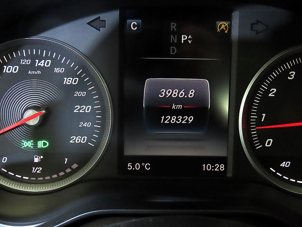 Mercedes Benz C Class - Vista 9