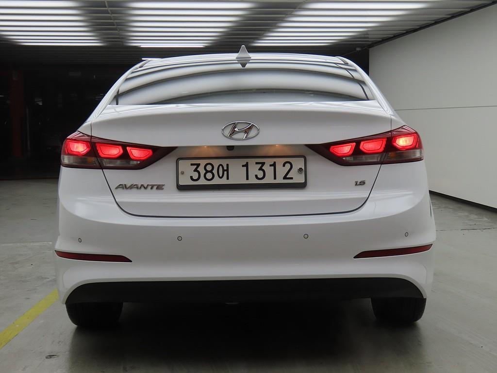 HYUNDAI Avante - Vista 4