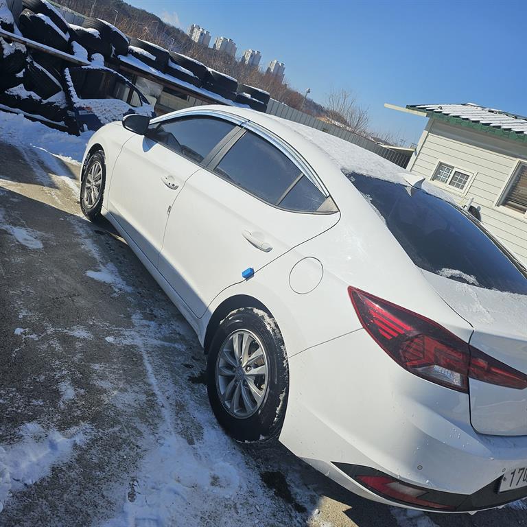 HYUNDAI Avante - Vista 4