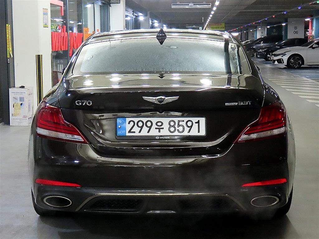 Genesis G70 - Vista 5