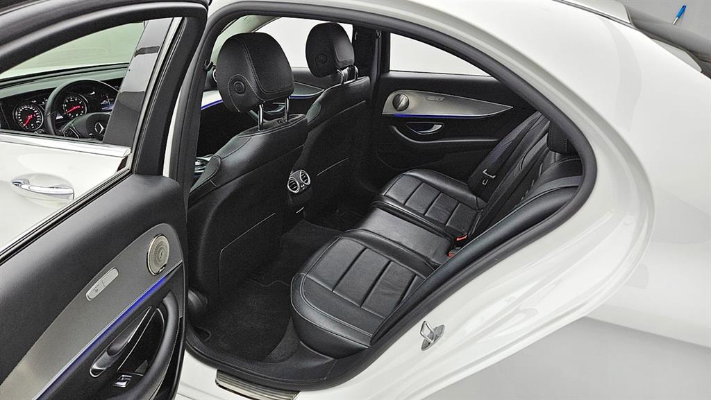 Mercedes Benz E class - Vista 6
