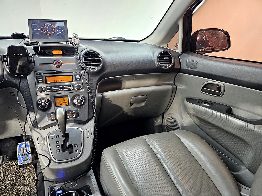 KIA Carens - Vista 10