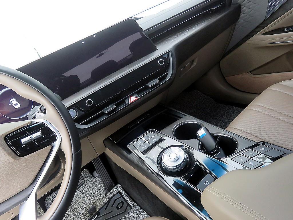 KIA K8 - Vista 12