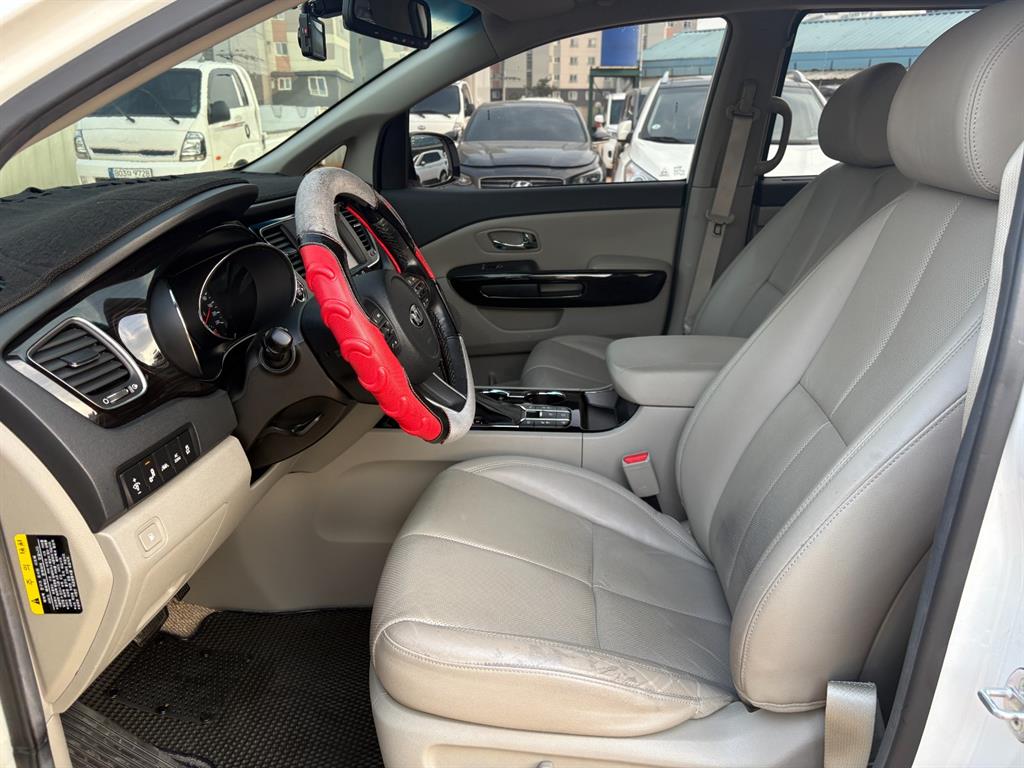 KIA Carnival - Vista 10