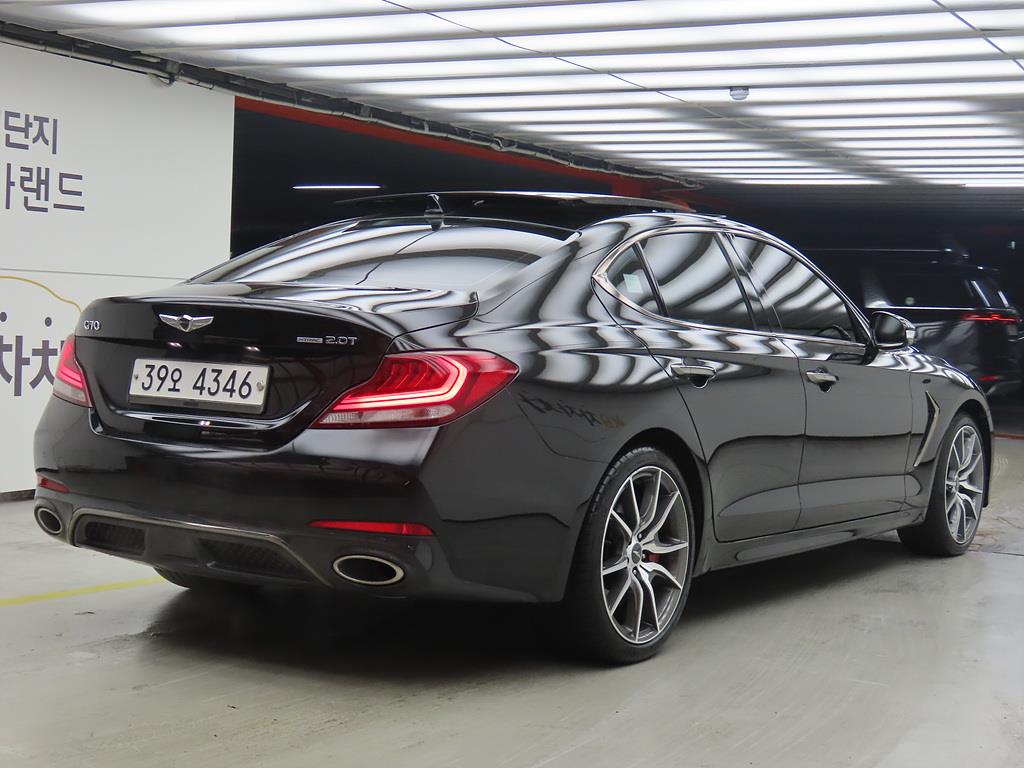 Genesis G70 - Vista 4