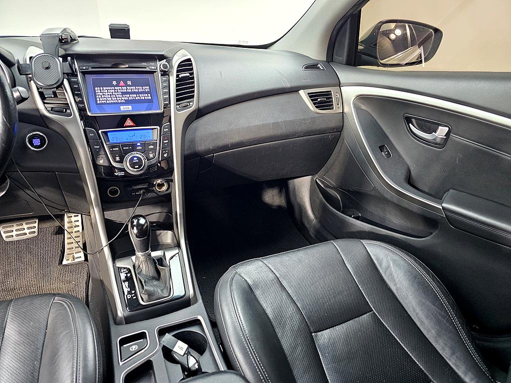 HYUNDAI i30 - Vista 10