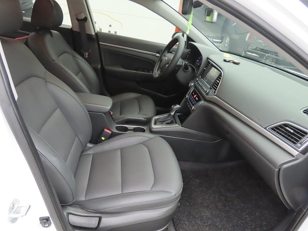 HYUNDAI Avante - Vista 7