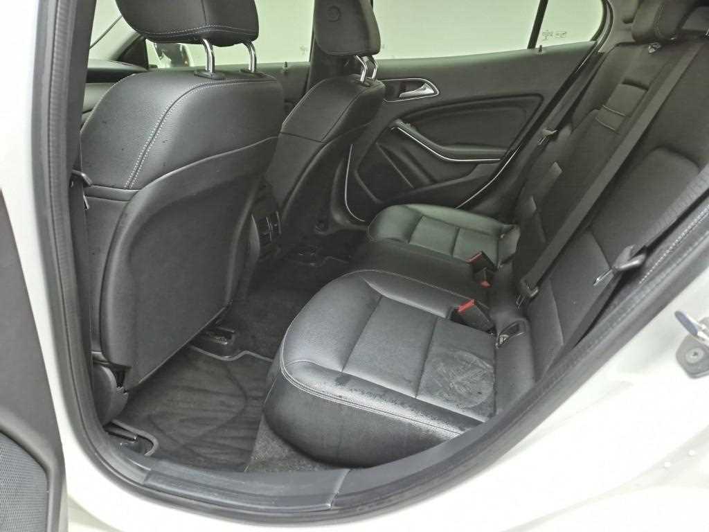 Mercedes Benz GLA Class - Vista 12