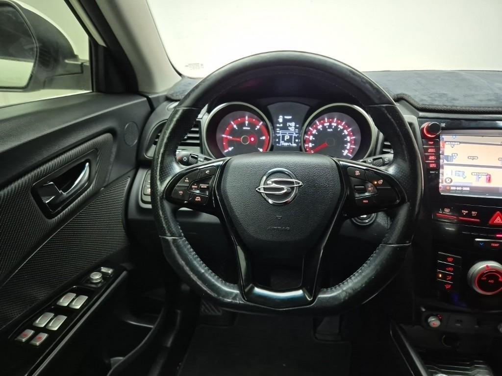 Ssangyong Tivoli - Vista 9