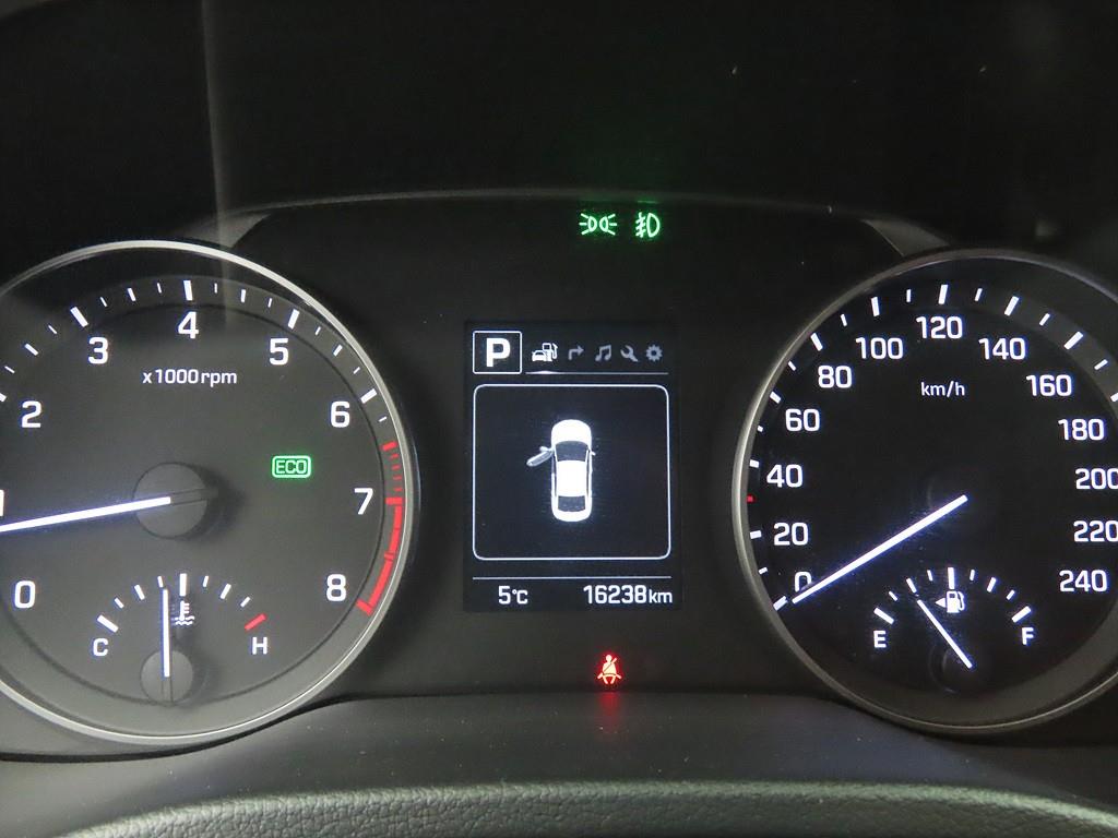 HYUNDAI Avante - Vista 10