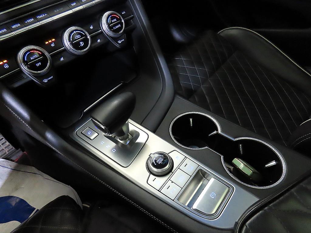 Genesis G70 - Vista 12