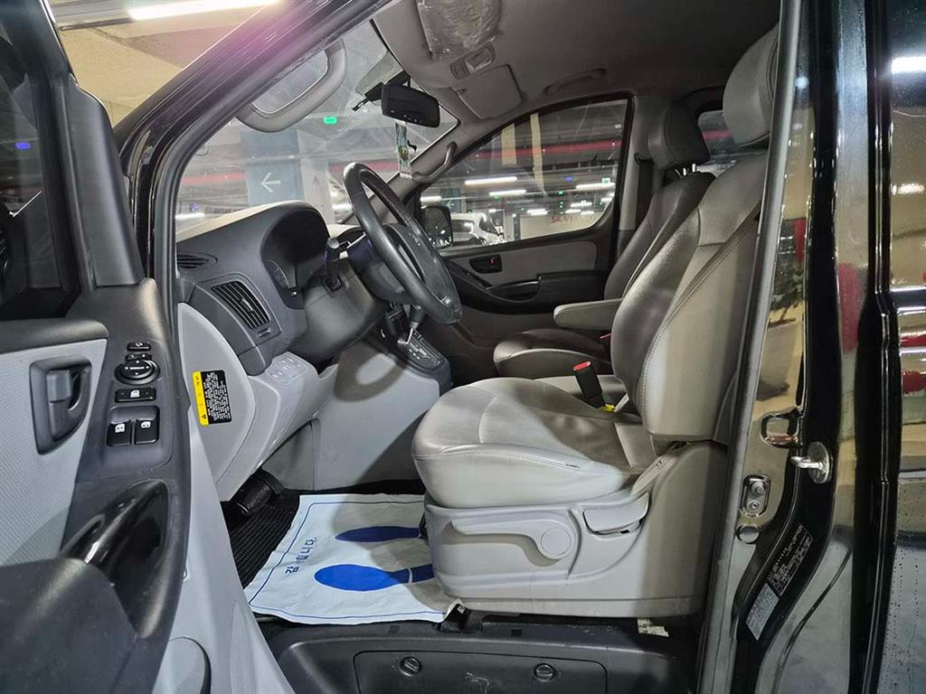 HYUNDAI Starex - Vista 6