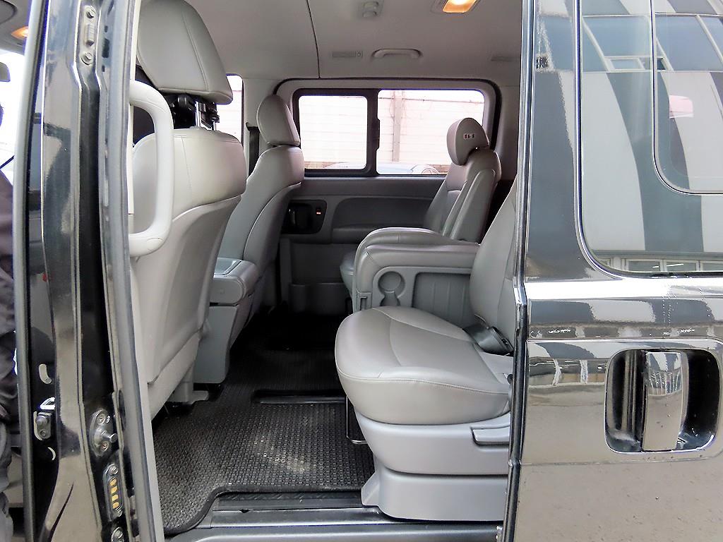 HYUNDAI Starex - Vista 6