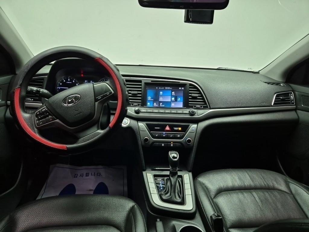 HYUNDAI Avante - Vista 7