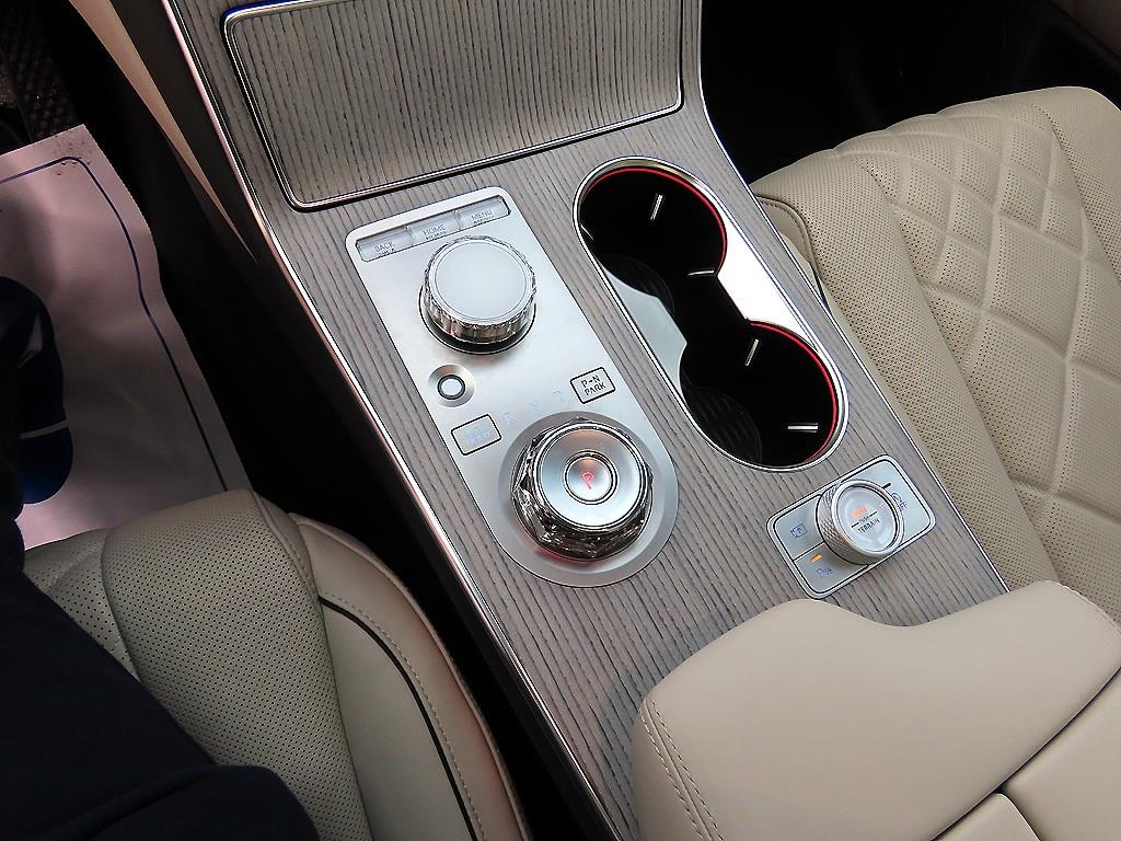 Genesis GV80 - Vista 10