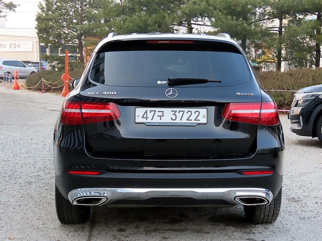 Mercedes Benz GLC Class - Vista 4