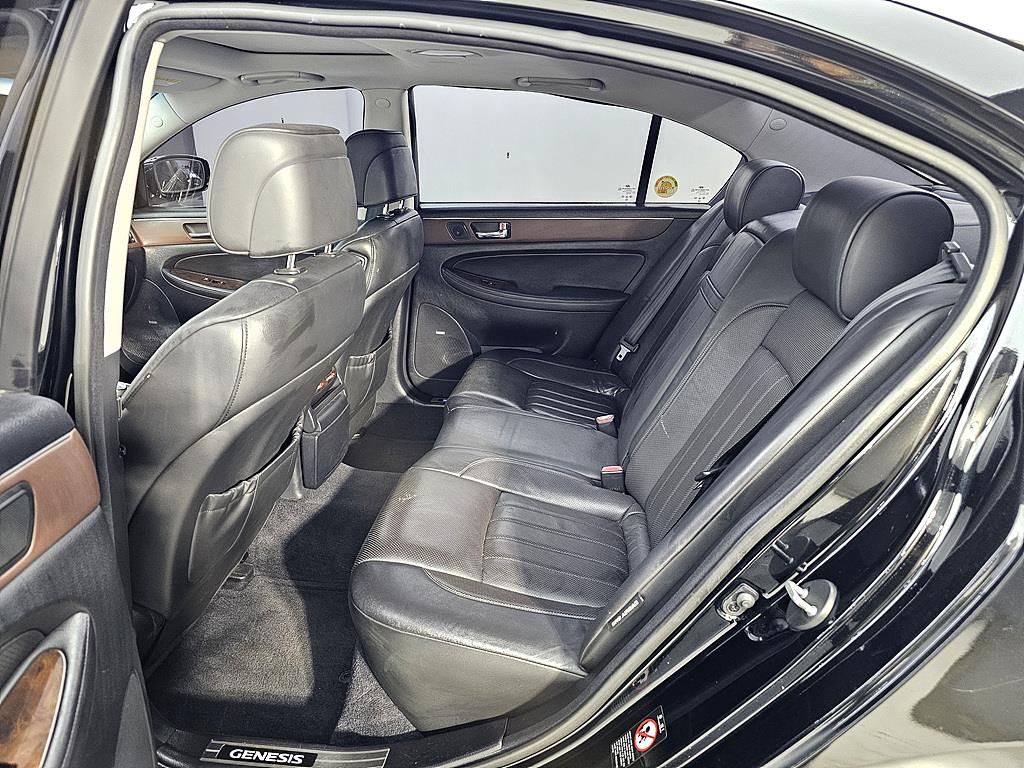 HYUNDAI Genesis - Vista 9