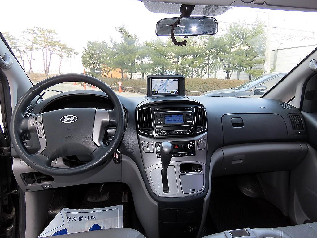 HYUNDAI Starex - Vista 8