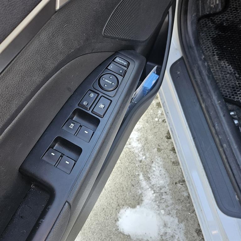 HYUNDAI Avante - Vista 12