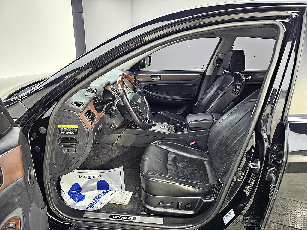 HYUNDAI Genesis - Vista 8