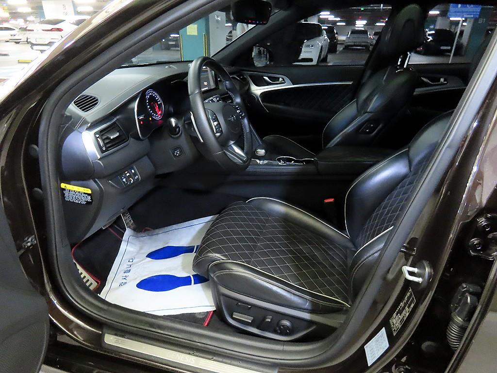 Genesis G70 - Vista 6