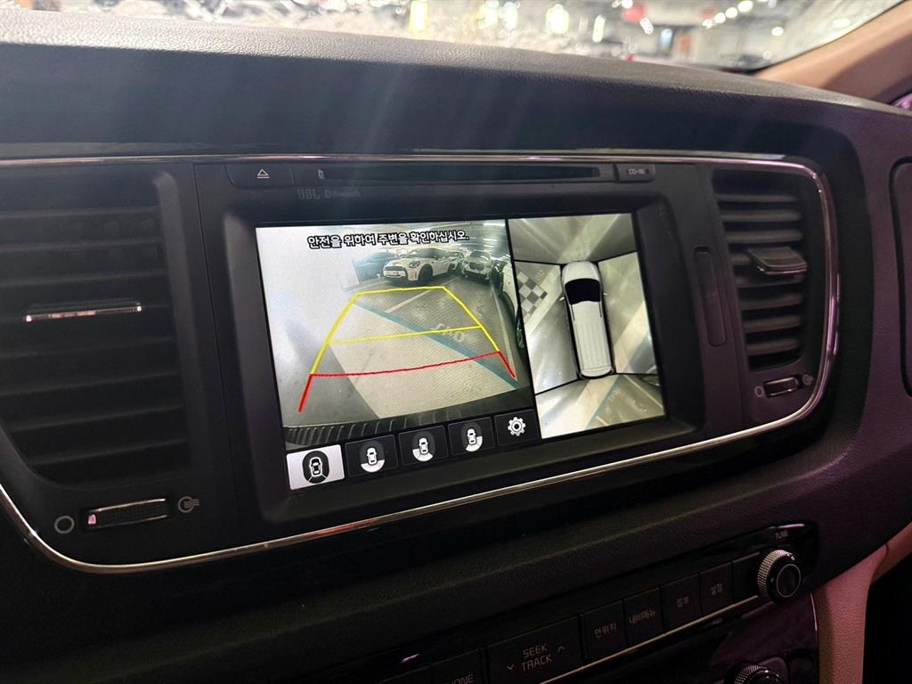 KIA Carnival - Vista 12