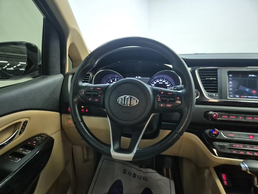 KIA Carnival - Vista 9