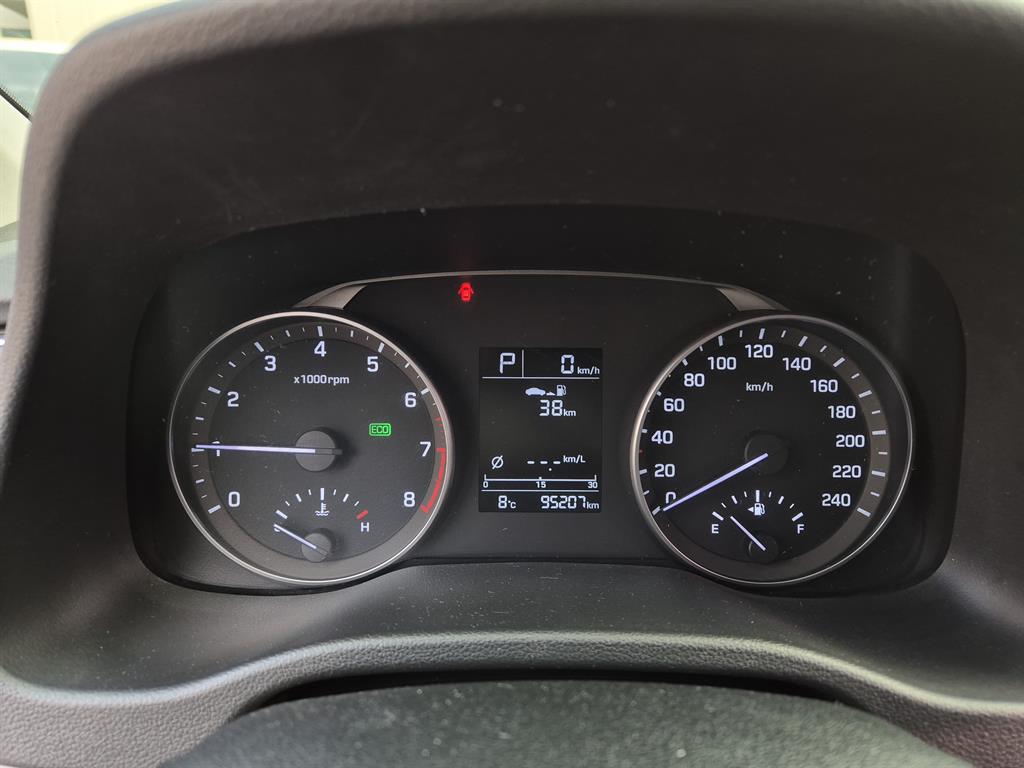 HYUNDAI Avante - Vista 11