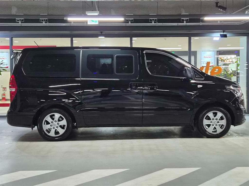 HYUNDAI Starex - Vista 3