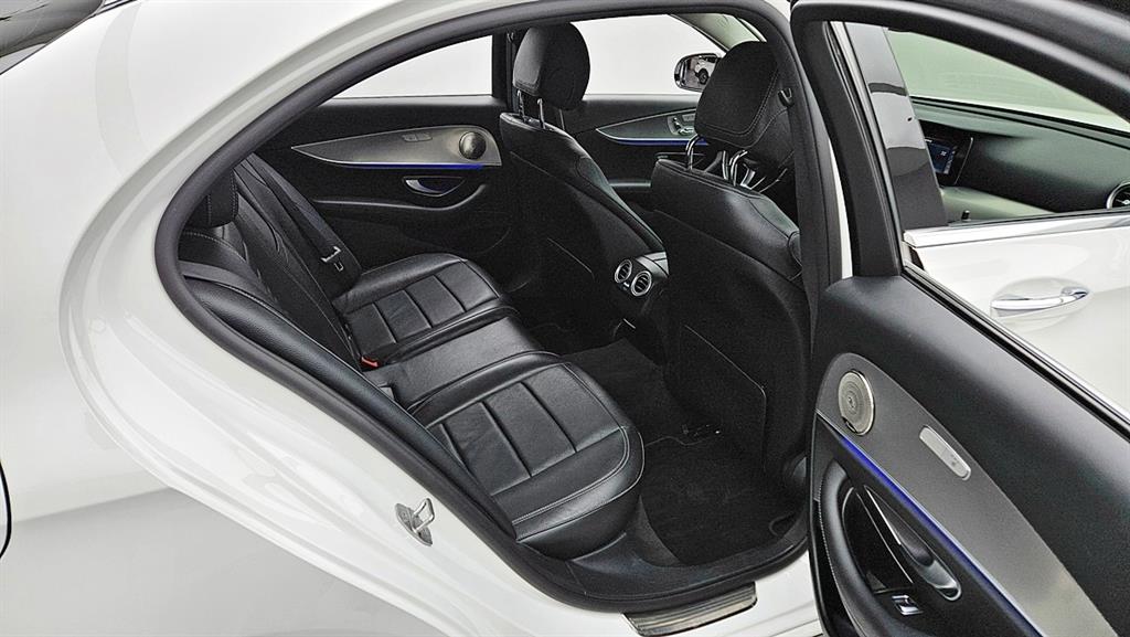 Mercedes Benz E class - Vista 7