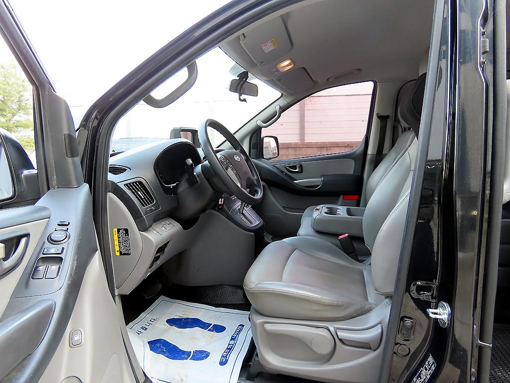 HYUNDAI Starex - Vista 5