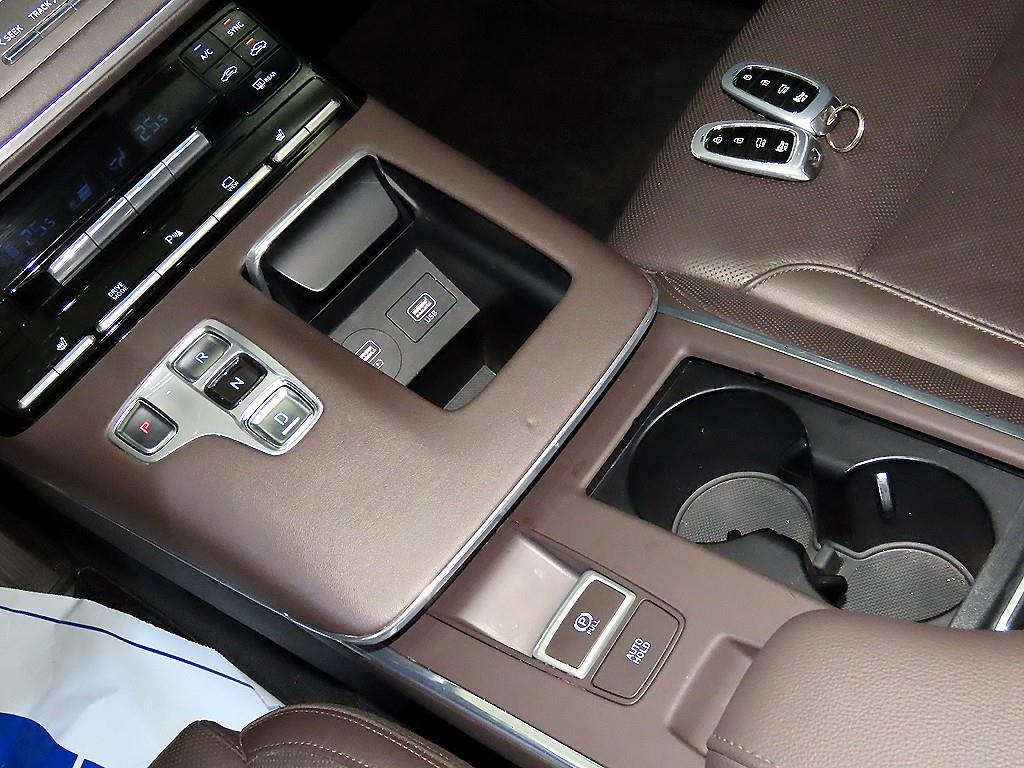 HYUNDAI Grandeur - Vista 12