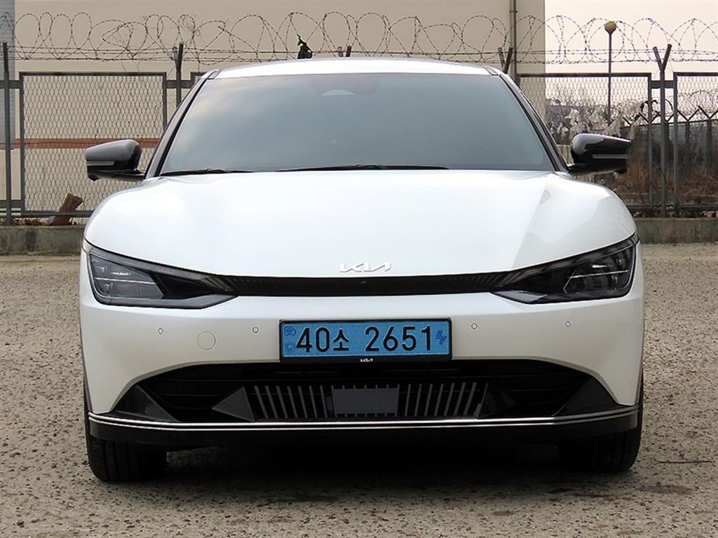 KIA EV6 2022 Blanco - Importación desde Corea - HF Imports Iquique - Foto 1