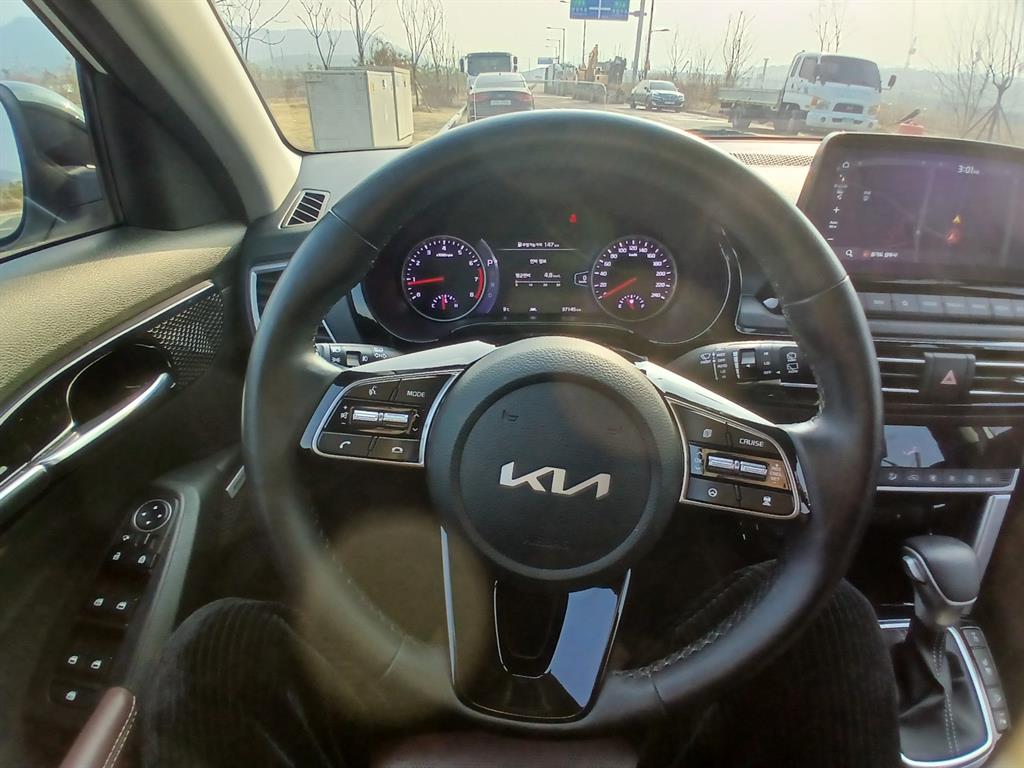 KIA Seltos - Vista 8