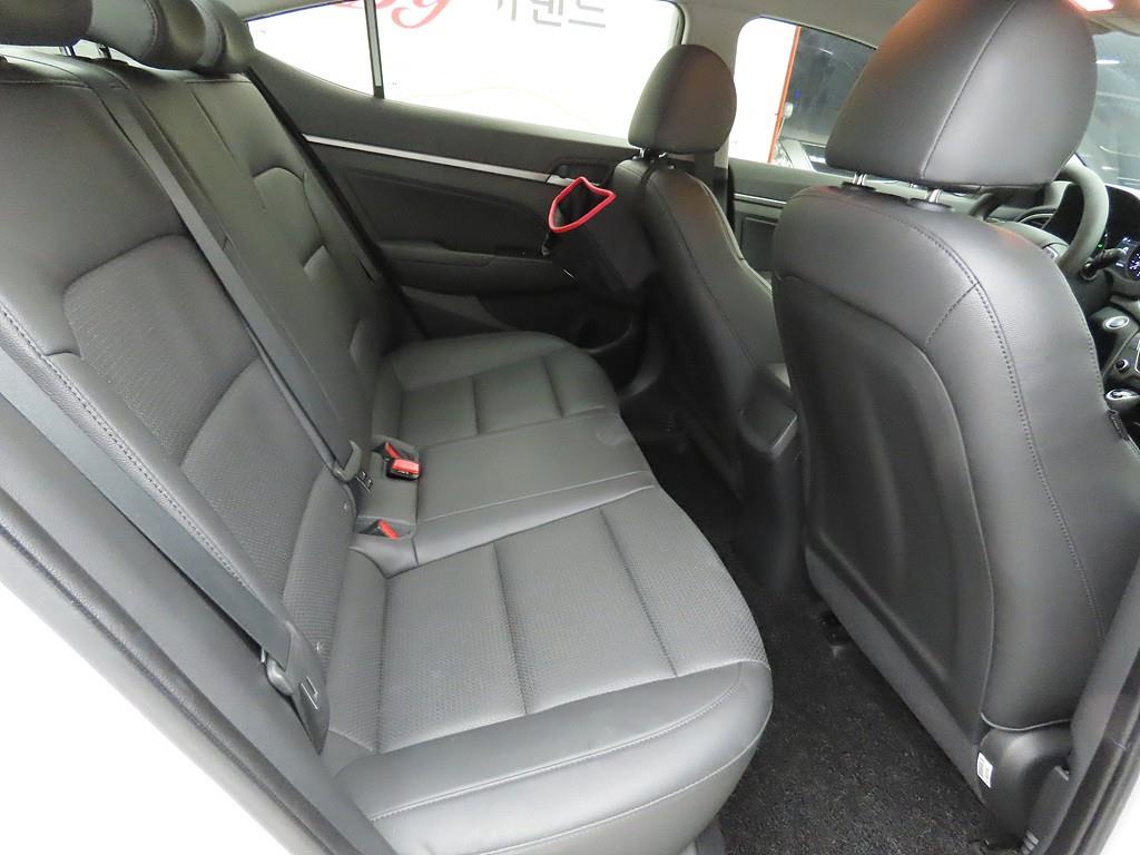 HYUNDAI Avante - Vista 8