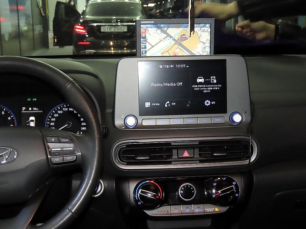 HYUNDAI Kona - Vista 10