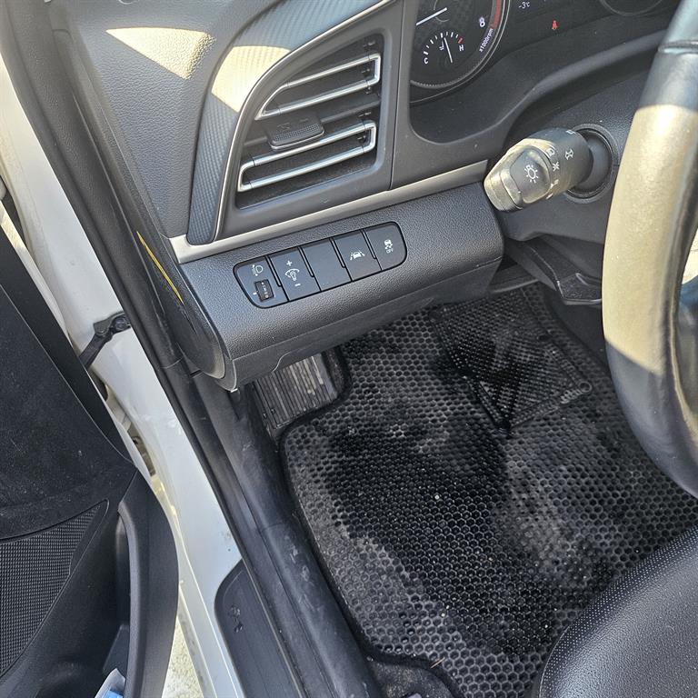 HYUNDAI Avante - Vista 11