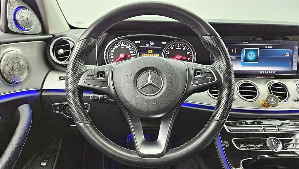 Mercedes Benz E class - Vista 10