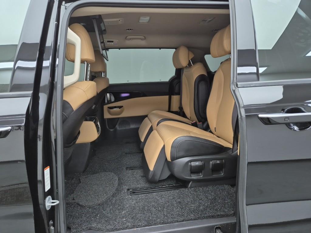 KIA Carnival - Vista 12