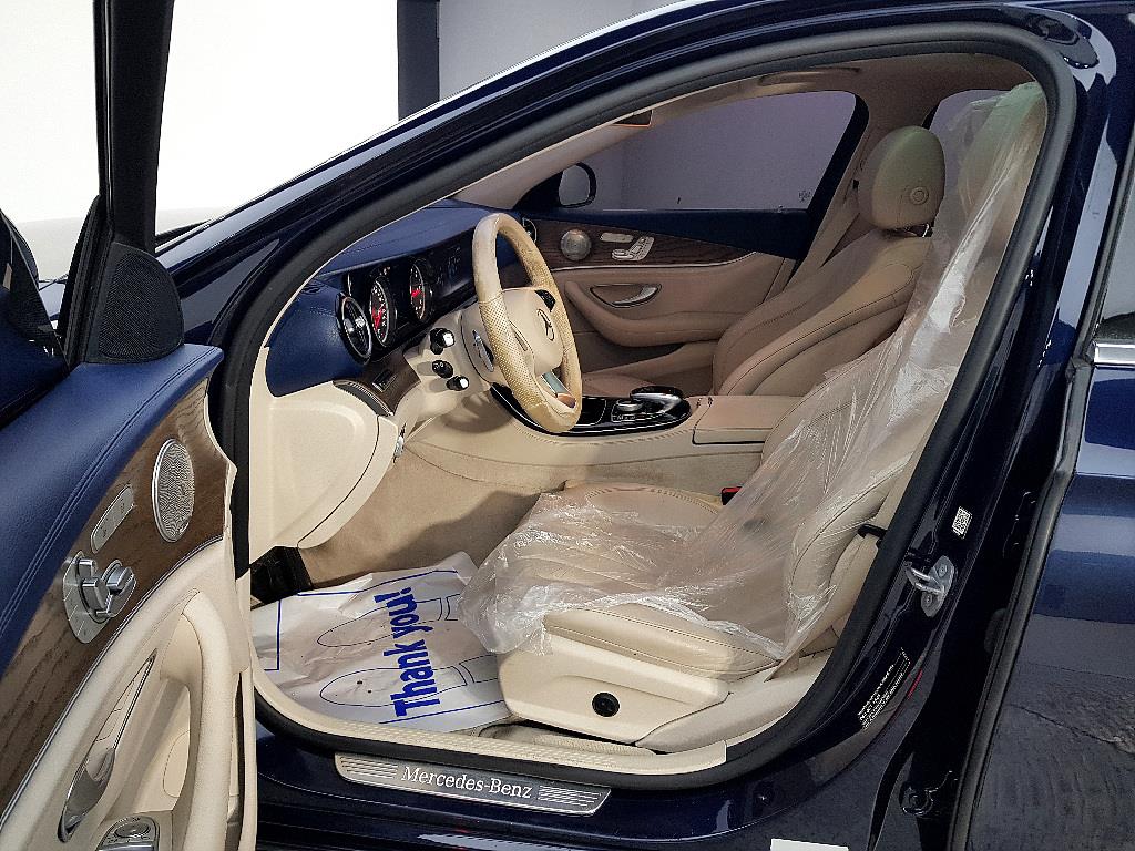 Mercedes Benz E class - Vista 8