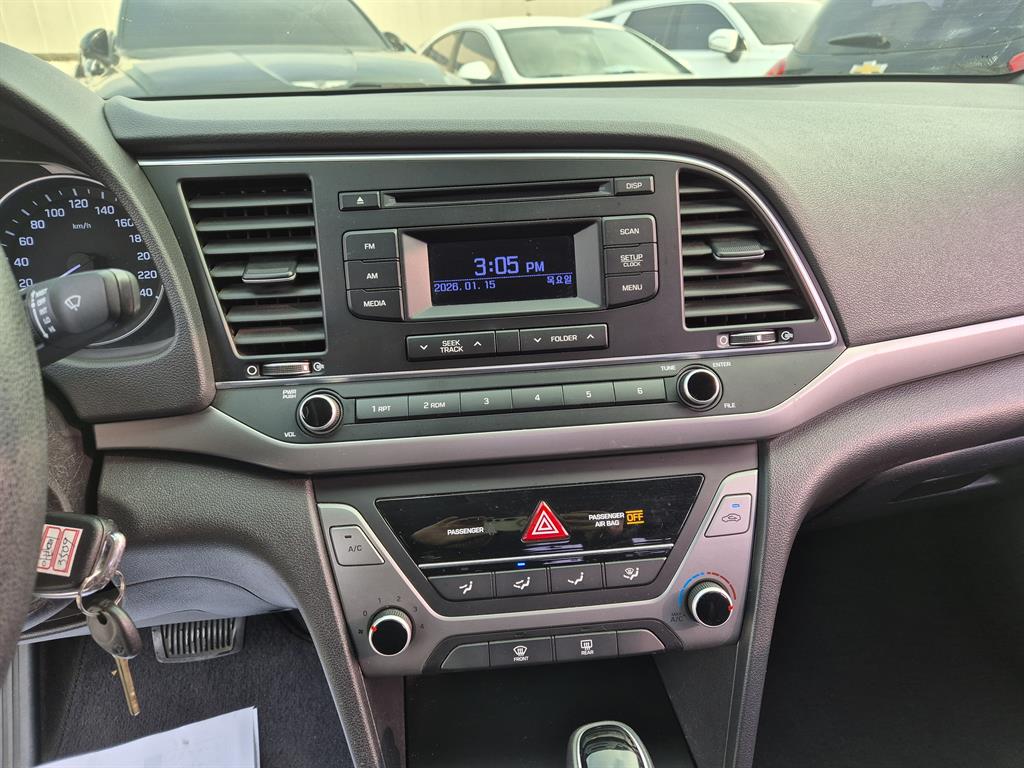 HYUNDAI Avante - Vista 9