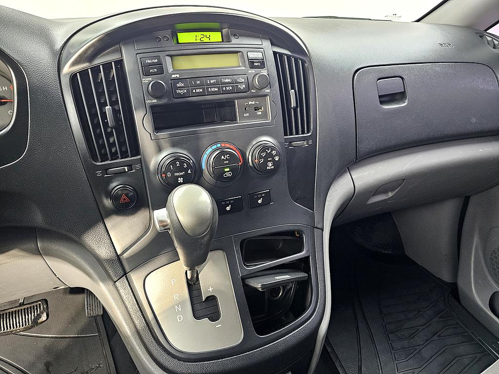 HYUNDAI Starex - Vista 9